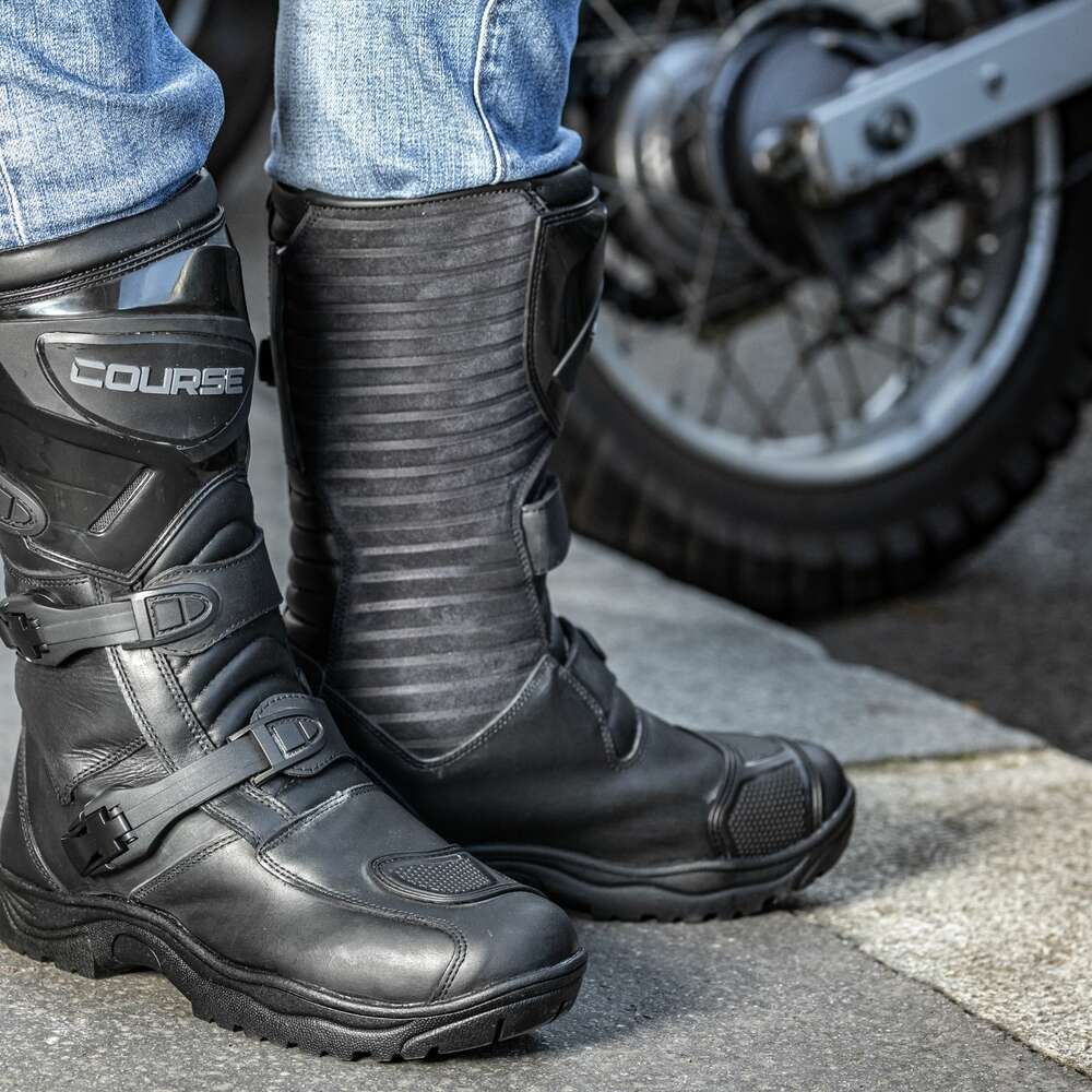 Course Adventure Stiefel in Schwarz